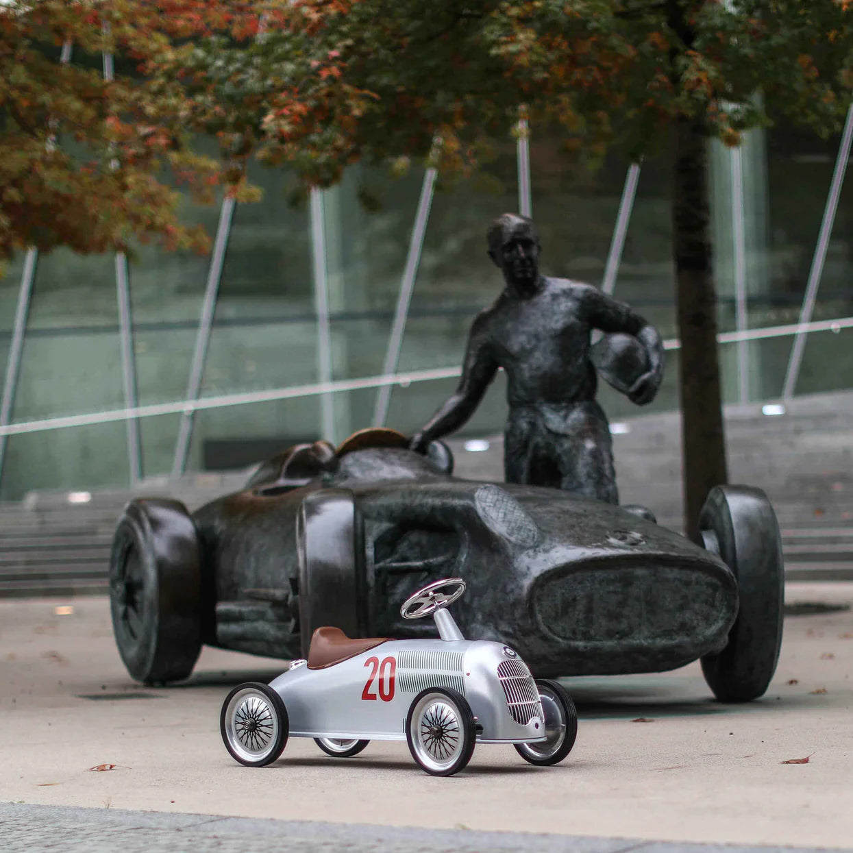 Rider Mercedes-Benz W25 Silver Arrow