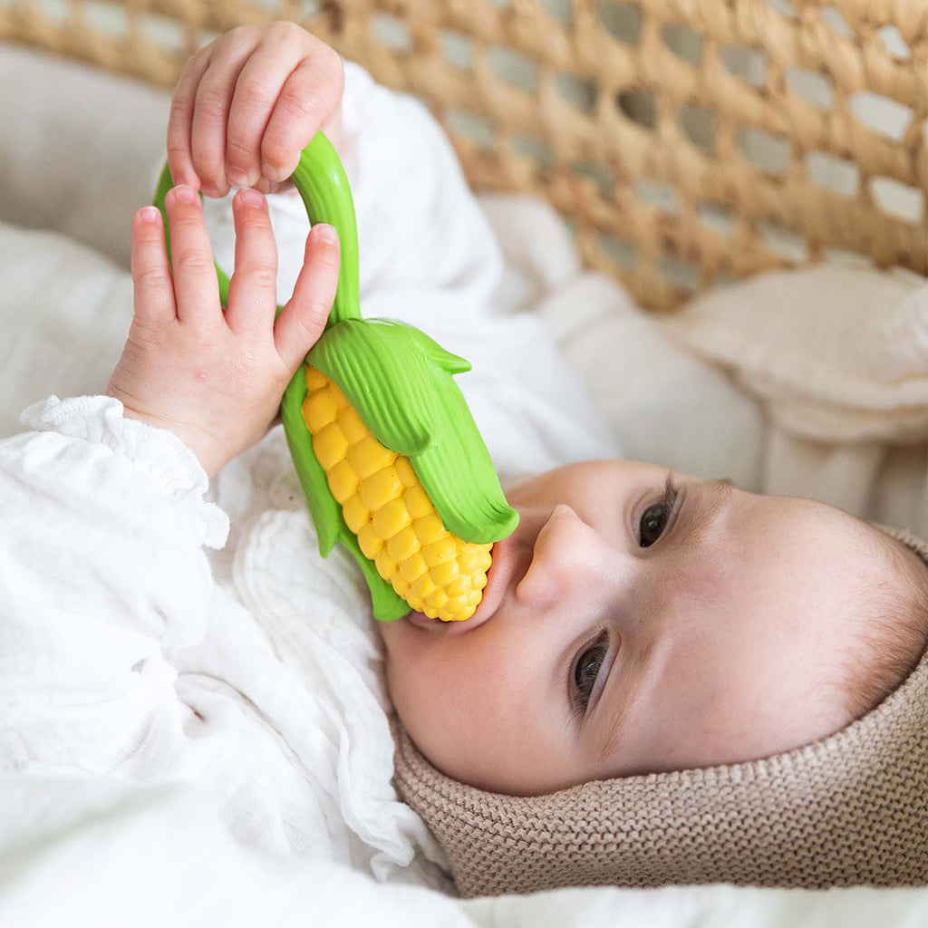 Oli&Carol Corn Rattle Toy