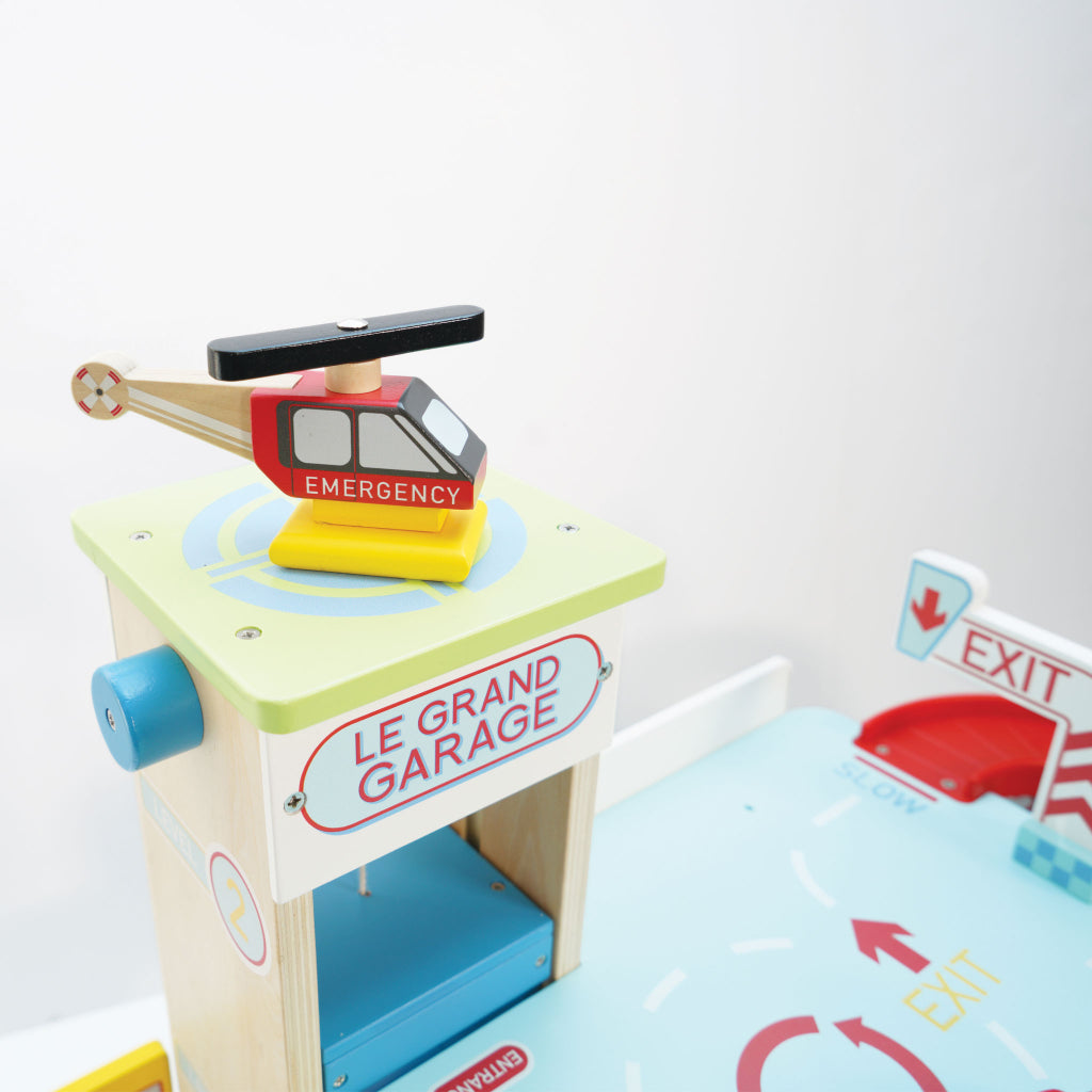 Le Toy Van Le Grand Wooden Garage