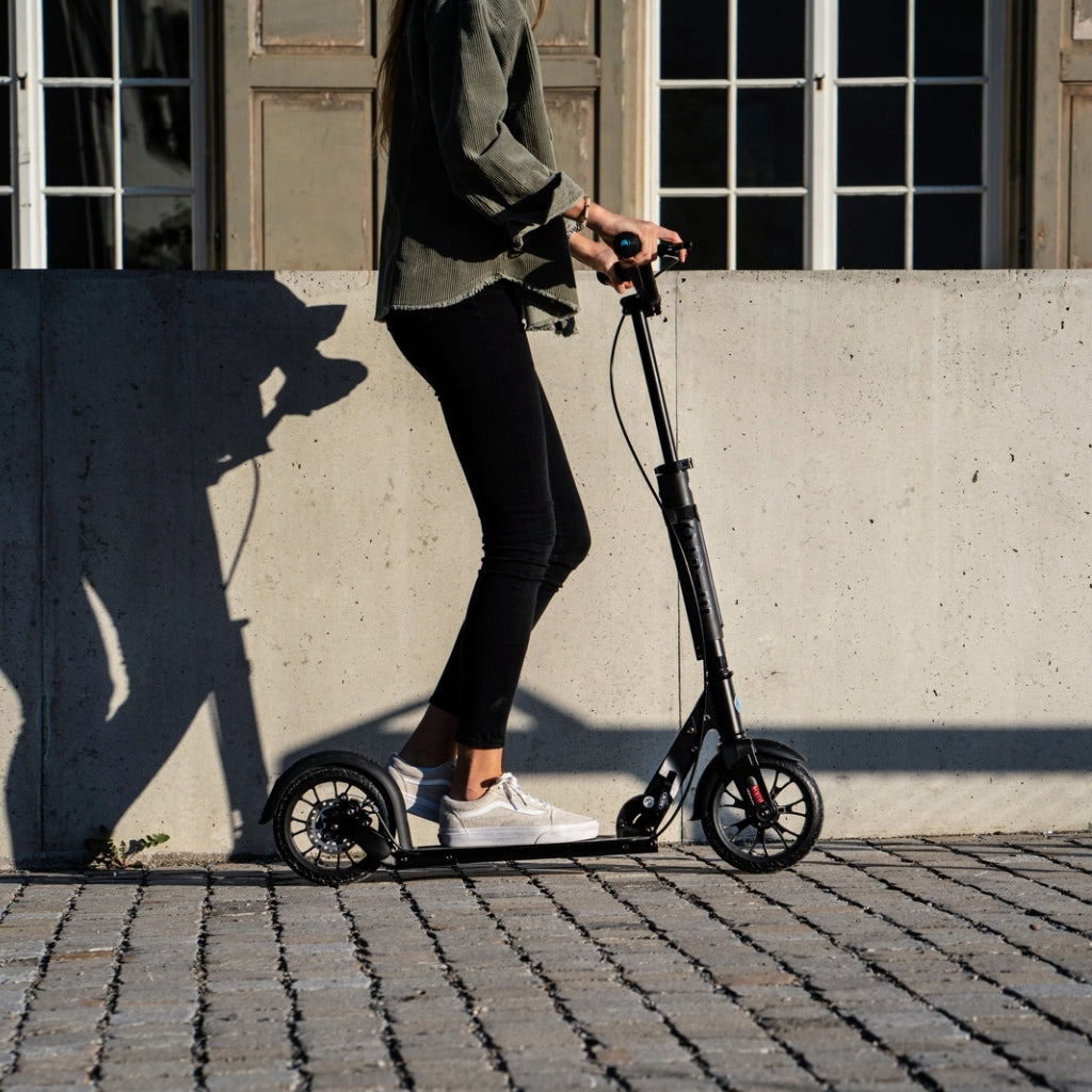 Micro Metropolitan Deluxe - Black